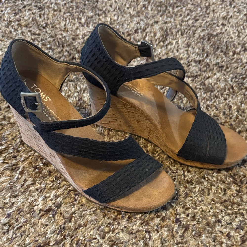 Stylish Black Wedge Sandals